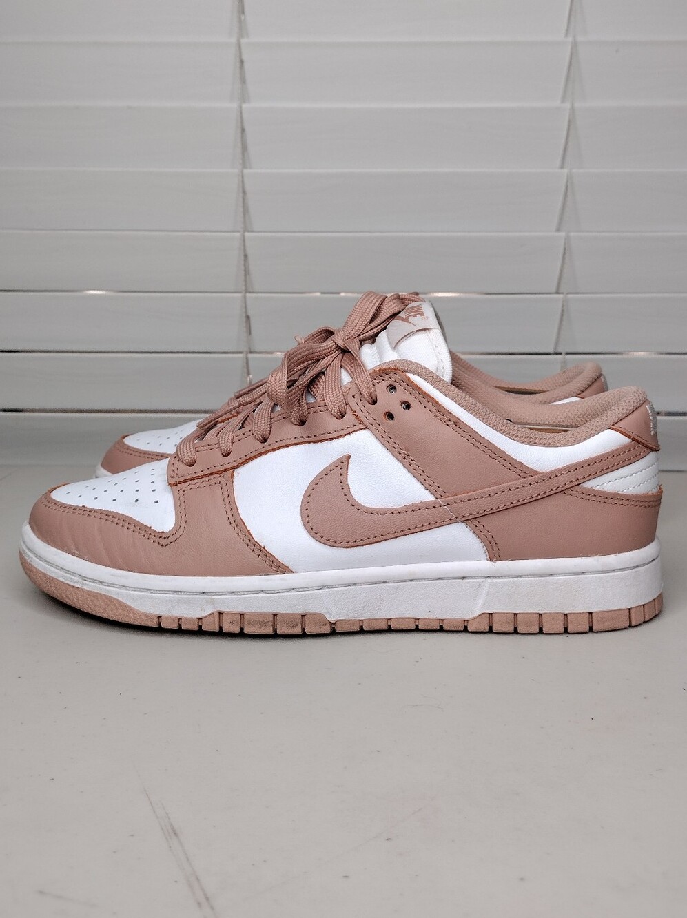Nike White Dusty Pink Low Top Lace Up Sneakers Sz 8 - Picture 2 of 14